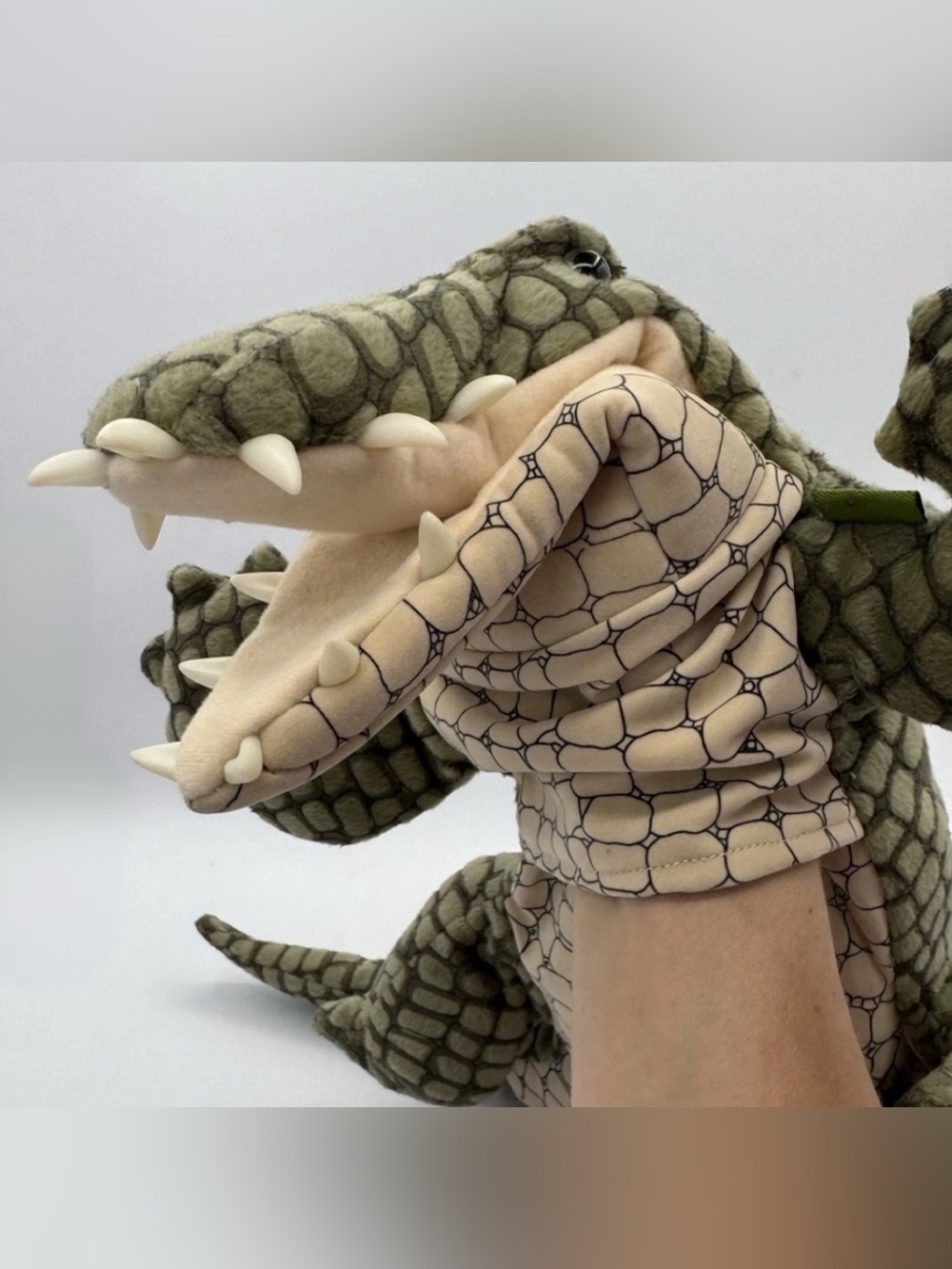 Folkmanis 17” Plush Alligator Hand Puppet Full Body Plastic Teeth